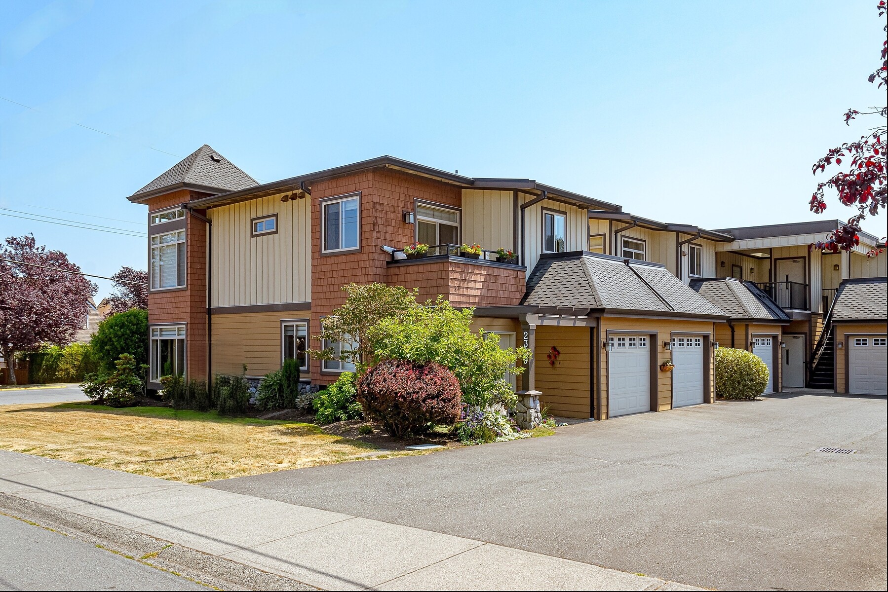 1022329 Bradford Ave Multimedia Showcase