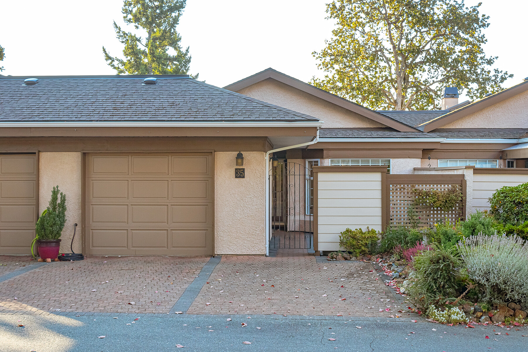 35901 Kentwood Lane Multimedia Showcase