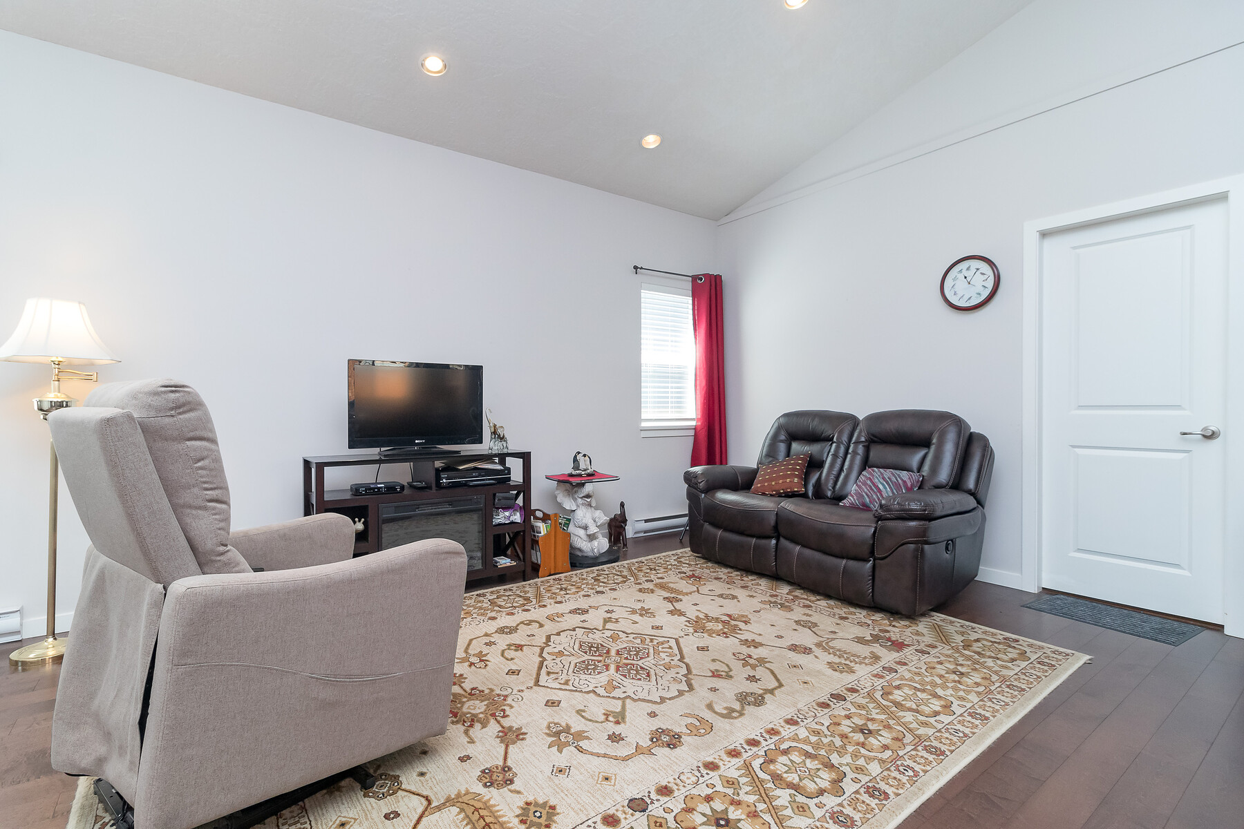 2915 Burlington Cres Multimedia Showcase