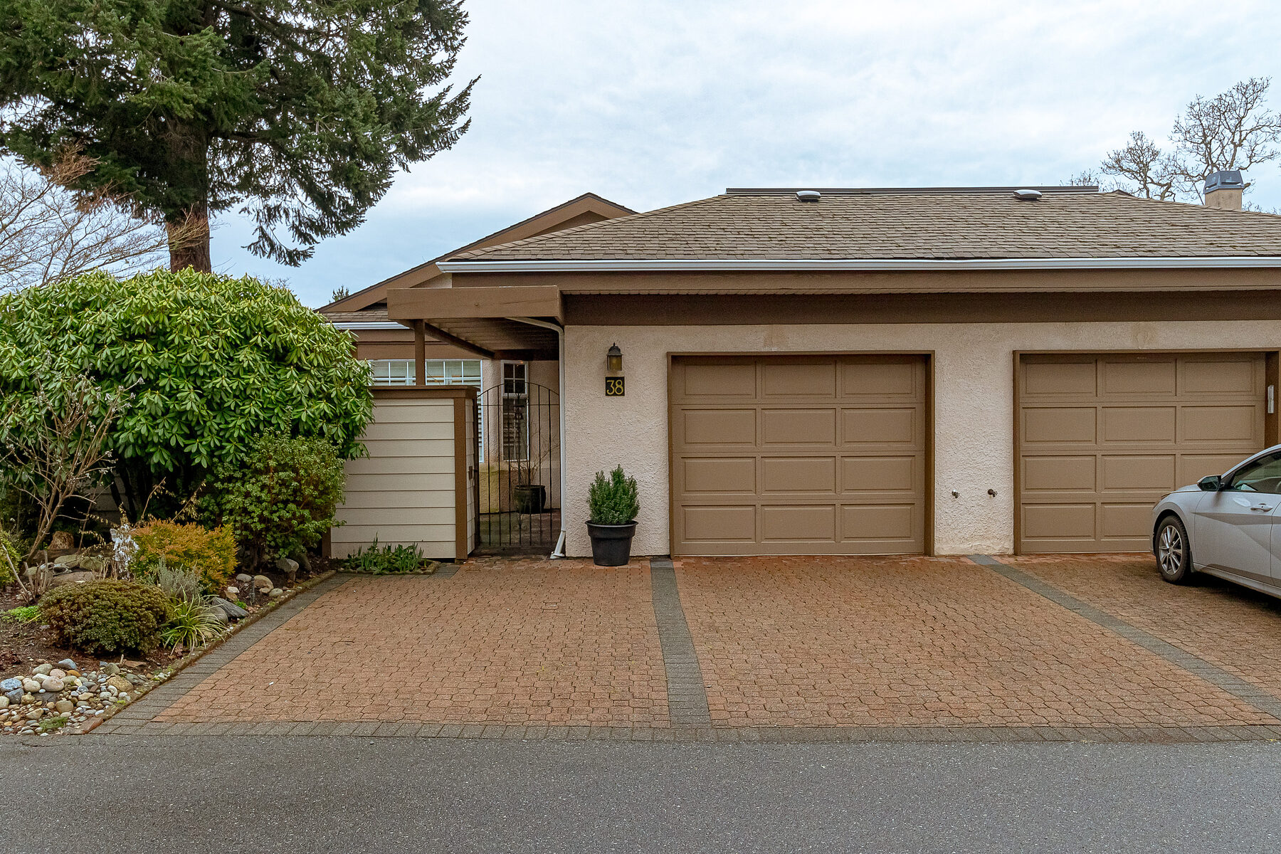 38901 Kentwood Lane Multimedia Showcase