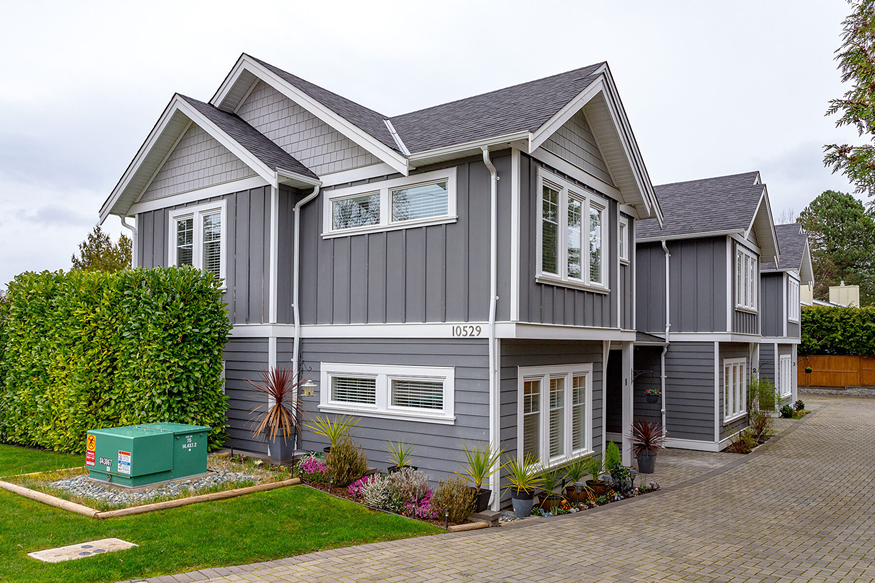 1-10529 McDonald Park Rd - Multimedia Showcase
